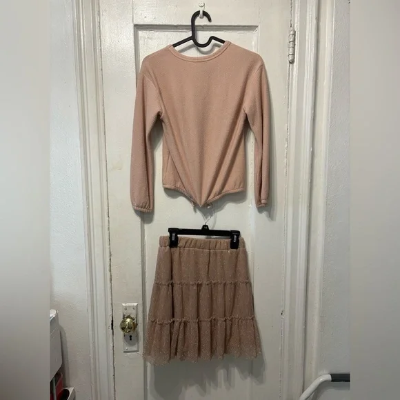 Elegant Pink Top and Skirt Set - Picture 4 of 4